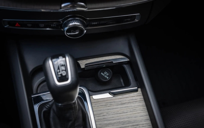 Volvo XC 60 cena 172000 przebieg: 79000, rok produkcji 2021 z Pruszków małe 667
